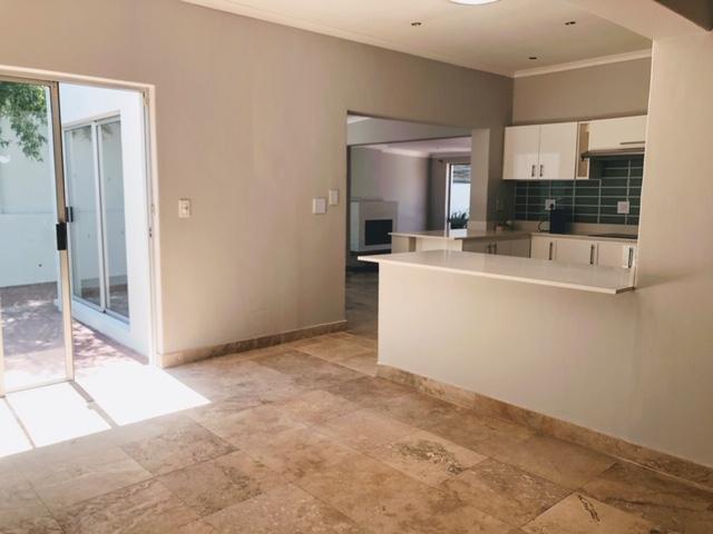 To Let 4 Bedroom Property for Rent in Hout Bay Western Cape